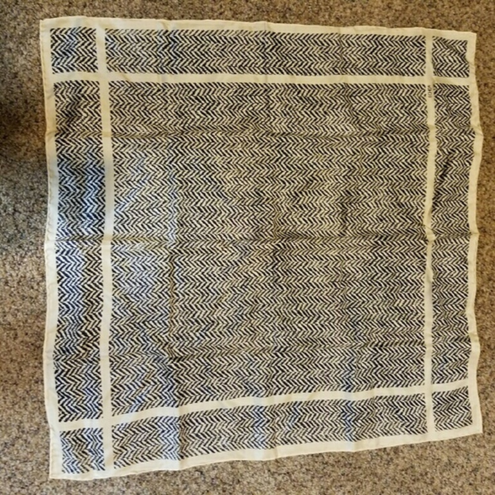 Echo Scarf - Picture 3 of 3